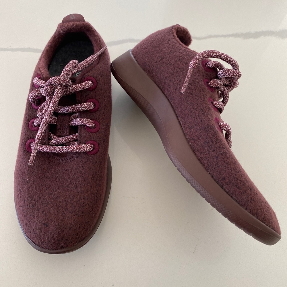 New All Birds Women’s Wool Runners burgundy size women’s 5